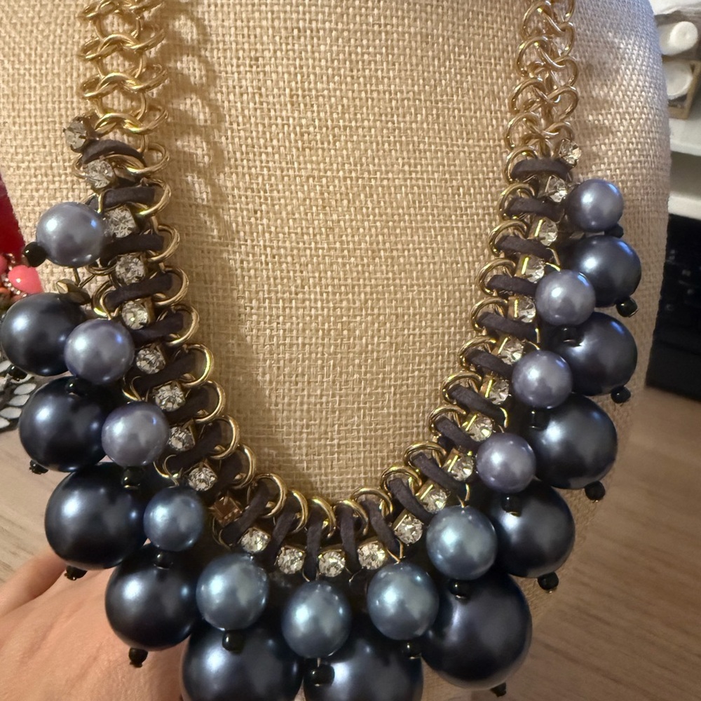 Elegant Gold‎ and Black Pearl Necklace